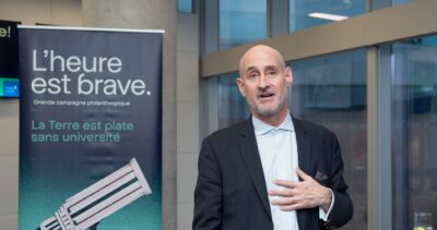 Michel Éric Fournelle lors de la cérémonie de signature du don de la Fondation de la famille Fournelle